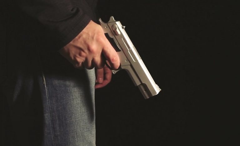 Γκαφατζής ληστής με “γιαλαντζί” πιστόλι συνελήφθη μέρα μεσημέρι στο Ηράκλειο