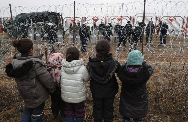 Σχοινάς-Γιόχανσον-Βάρχελι: Οι προσπάθειες τρίτων χωρών να διευκολύνουν την παράνομη μετανάστευση προς την ΕΕ δεν είναι αποδεκτές