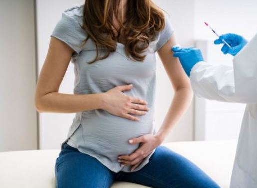 Αγωνία για τις εγκυμονούσες που δεν εμβολιάζονται – Τι αποκαλύπτει διεθνής μελέτη (video)
