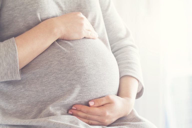 Έρευνα: Η χρήση κάνναβης κατά την εγκυμοσύνη μπορεί να βλάψει την ανάπτυξη του παιδιού