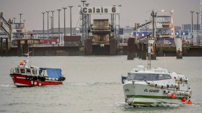 Γαλλία: Μπλόκο στη Μάγχη από ψαράδες που ζητούν νέες άδειες λόγω Brexit