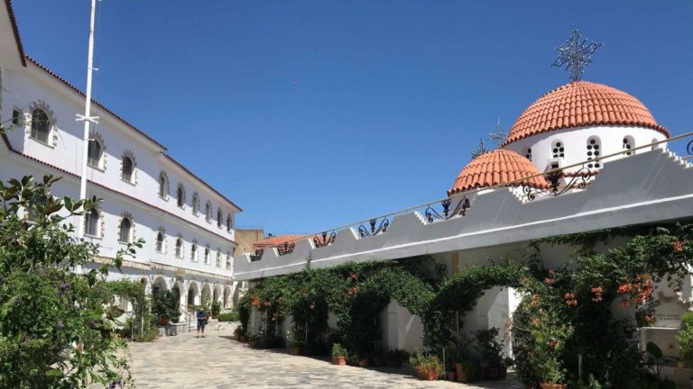 Λέσβος: Έκλεισε η Μονή Αγίου Ραφαήλ λόγω κρουσμάτων κορονοϊού