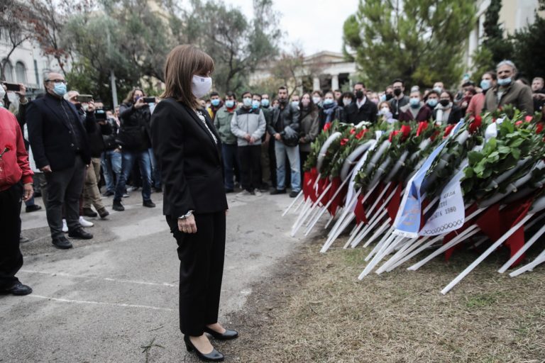 Κ. Σακελλαροπούλου για Πολυτεχνείο: Οι θυσίες και η αγάπη των φοιτητών για ελευθερία και δημοκρατία εξακολουθούν να εμπνέουν