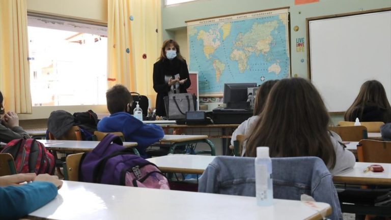 Αυξάνονται τα κρούσματα κορονοϊού σε σχολεία της Κρήτης – Ποια τμήματα ανέστειλαν τη λειτουργία τους