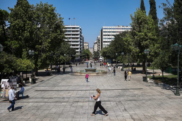 Έρευνα διαΝΕΟσις: Οι Έλληνες μετά από 20 μήνες πανδημίας – Τα συναισθήματα που κυριάρχησαν, η γνώμη τους για τον εμβολιασμό