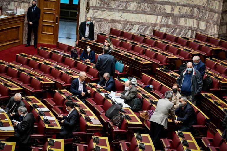 Στη Βουλή η πρόταση του ΣΥΡΙΖΑ για εξεταστική επιτροπή για τα ΜΜΕ – Yπερψηφίζουν τα κόμματα της αντιπολίτευσης