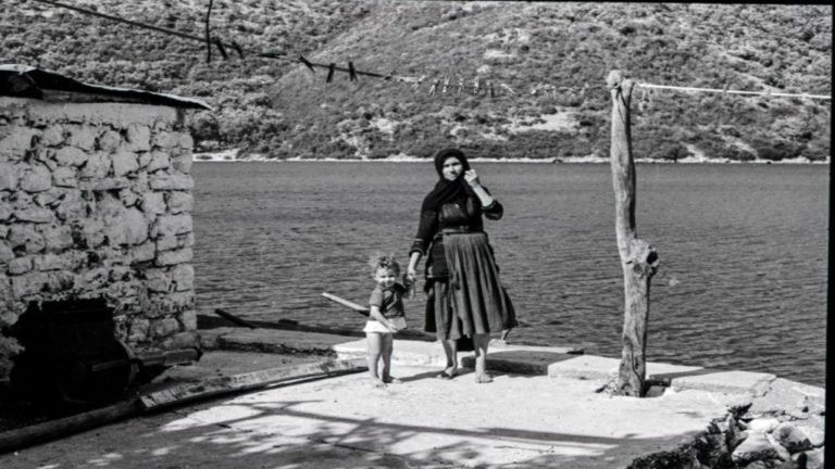 Η Λευκάδα μιας άλλης εποχής στην έκθεση φωτογραφίας του Peter Brown στη Μελβούρνη