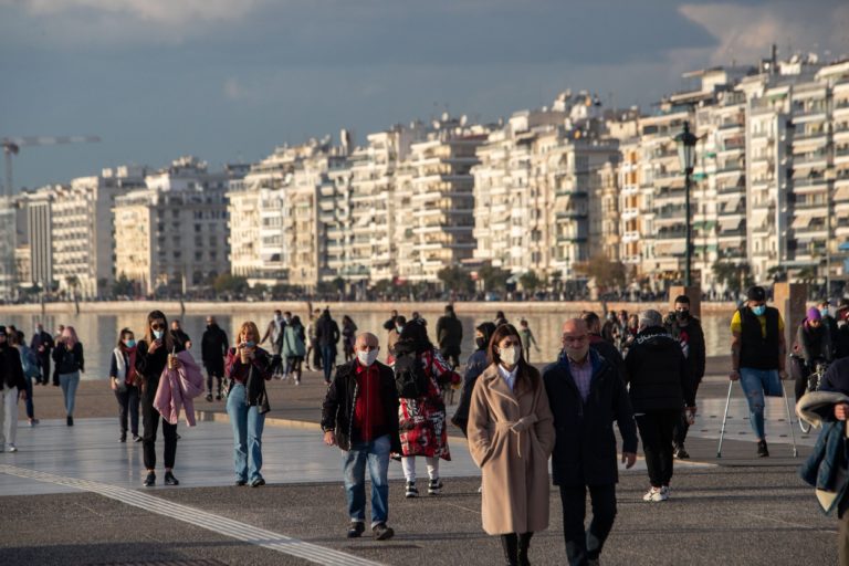 Περιορισμοί σε ανεμβολίαστους και μπαράζ ελέγχων από το Σαββατοκύριακο κόντρα στο 4ο πανδημικό κύμα