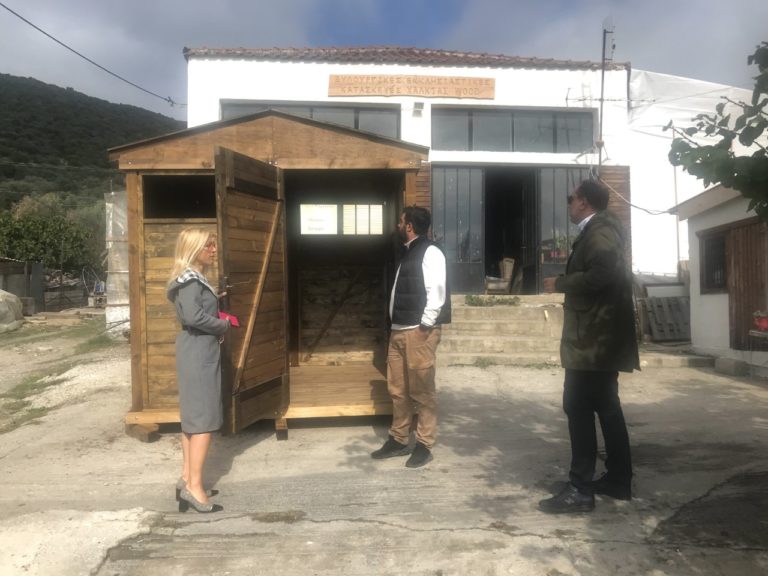 Δωρεά ξύλινου οικίσκου για τις κινητές μονάδες του ΕΟΔΥ