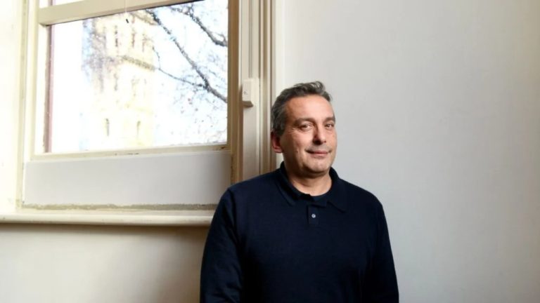 O ομογενής Χρήστος Τσιόλκας νικητής του Melbourne Prize for Literature 2021