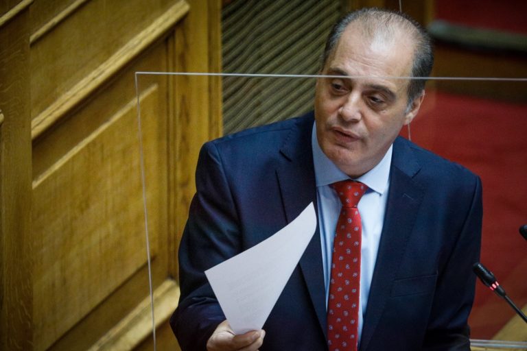 Βουλή-Ερώτηση Βελόπουλου στον Πρωθυπουργό για “πιθανολογούμενες παρενέργειες των εμβολίων”