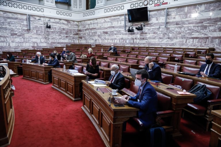 Αλλαγές στην κρατική διαφήμιση στα ΜΜΕ — Εντάσεις στην Εξεταστική Επιτροπή