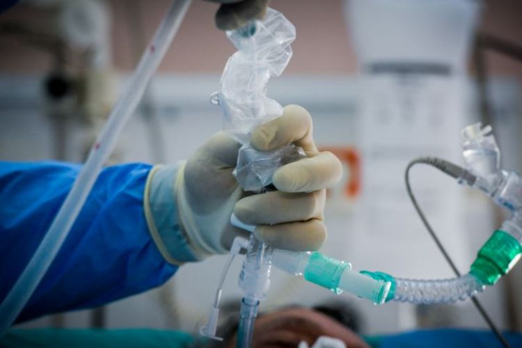 Κρήτη: Δύο άνθρωποι έχασαν τη μάχη με τον κορονοϊό – Οι μισοί ασθενείς στις ΜΕΘ πλήρως εμβολιασμένοι