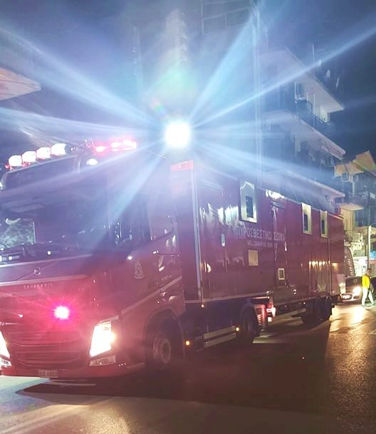 Στις φλόγες τυλίχθηκε αυτοκίνητο στα Χανιά