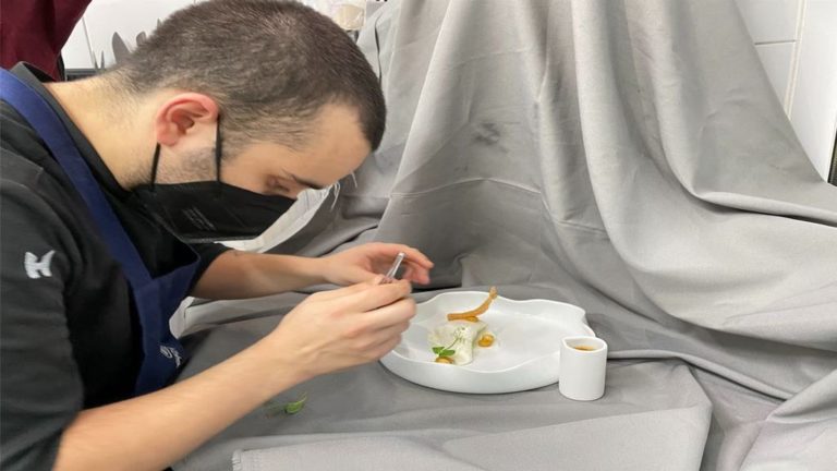 Στα European Young Chef Award η Περιφέρεια Ν. Αιγαίου – Θα εκπροσωπηθεί από τον 25χρονο Αν. Δερμάτη