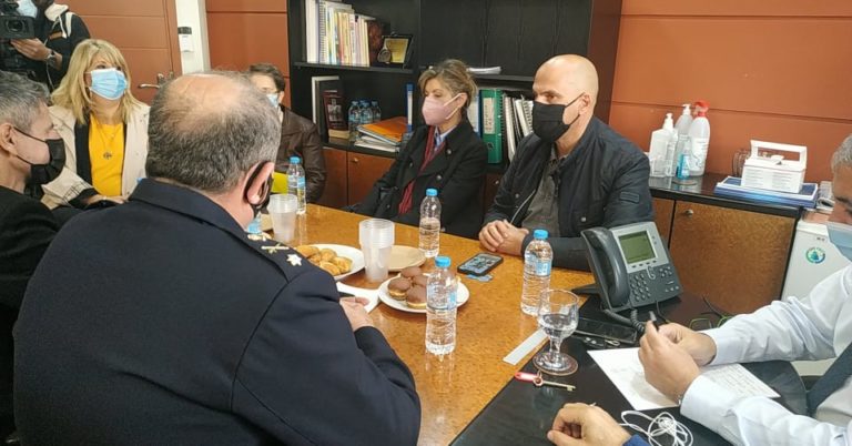 Πάτρα: Βαθαίνει το “κόκκινο” της πανδημίας στις νοσηλευτικές μονάδες