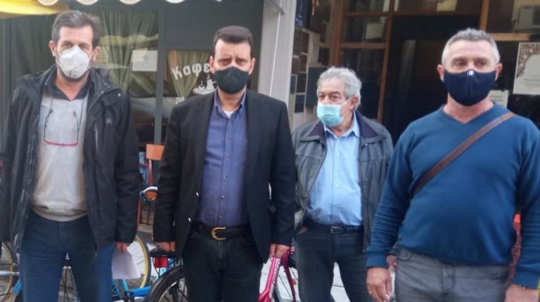 Παράσταση διαμαρτυρίας από την ΕΛΜΕ στα γραφεία της Δευτεροβάθμιας Εκπαίδευσης Καρδίτσας