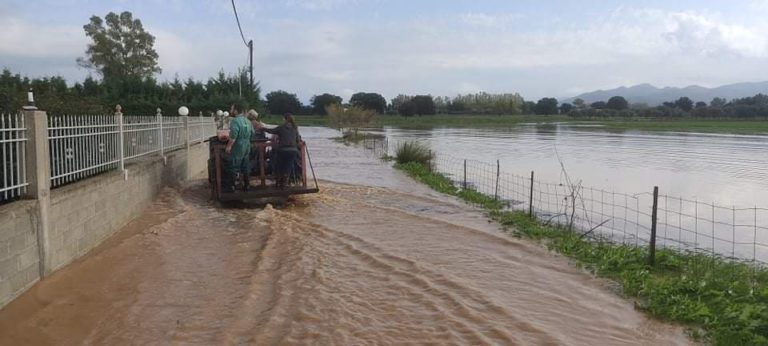 Δ. Αχαΐα: Ανέβηκε η στάθμη του νερού στην Καλογριά  – Απεγκλωβίστηκαν άτομα από τα σπίτια τους