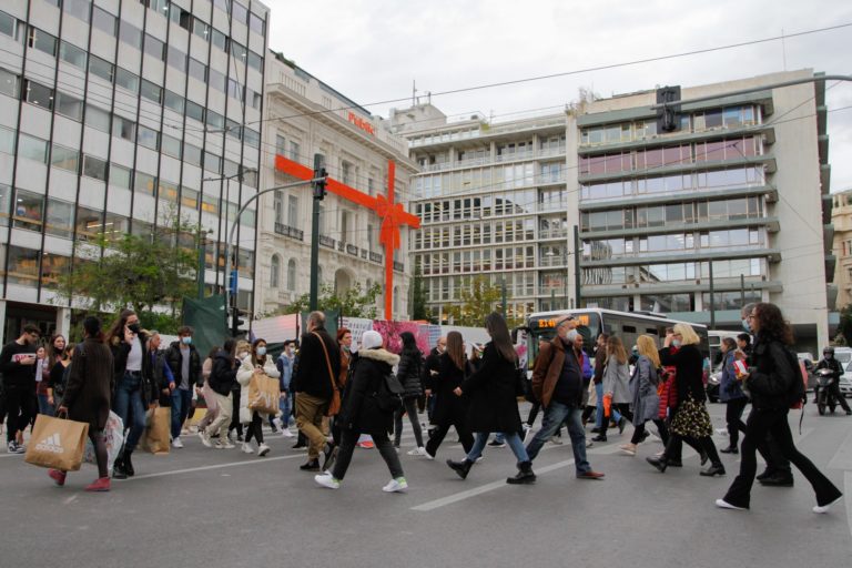 Μετάλλαξη Όμικρον: Μεταδοτικότητα και ποια η κάλυψή της από τα εμβόλια