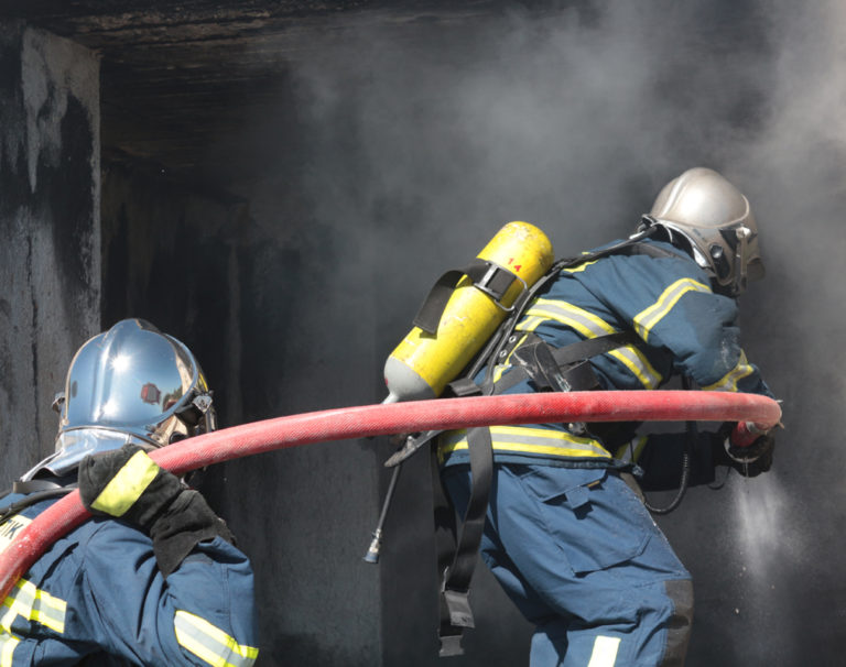 Φωτιά σε εν κινήσει ασθενοφόρο στη Μεταμόρφωση