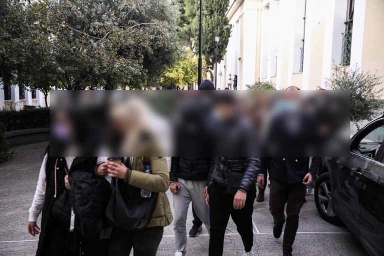 Ελεύθερος ο τράπερ με αυστηρούς περιοριστικούς όρους έως τη δίκη