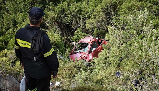 Πύργος: Αυτοκίνητο έπεσε σε γκρεμό – Απεγκλωβίστηκε η οδηγός