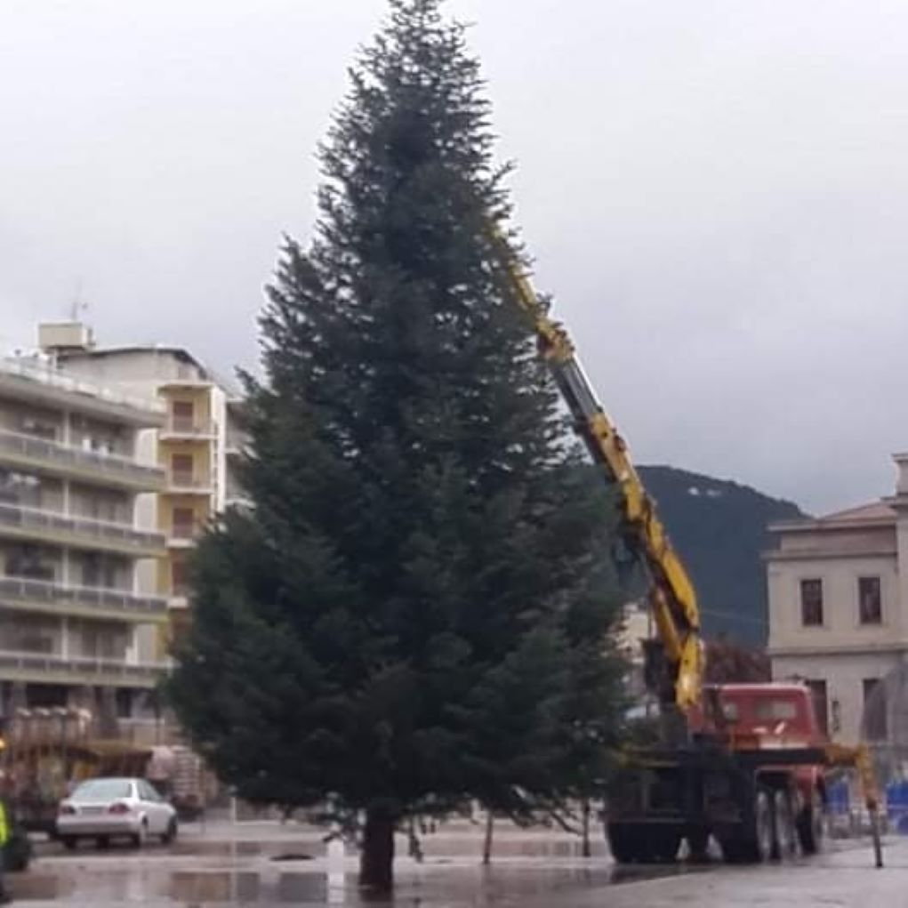 Την Παρασκευή το άναμμα του χριστουγεννιάτικου δένδρου της Τρίπολης