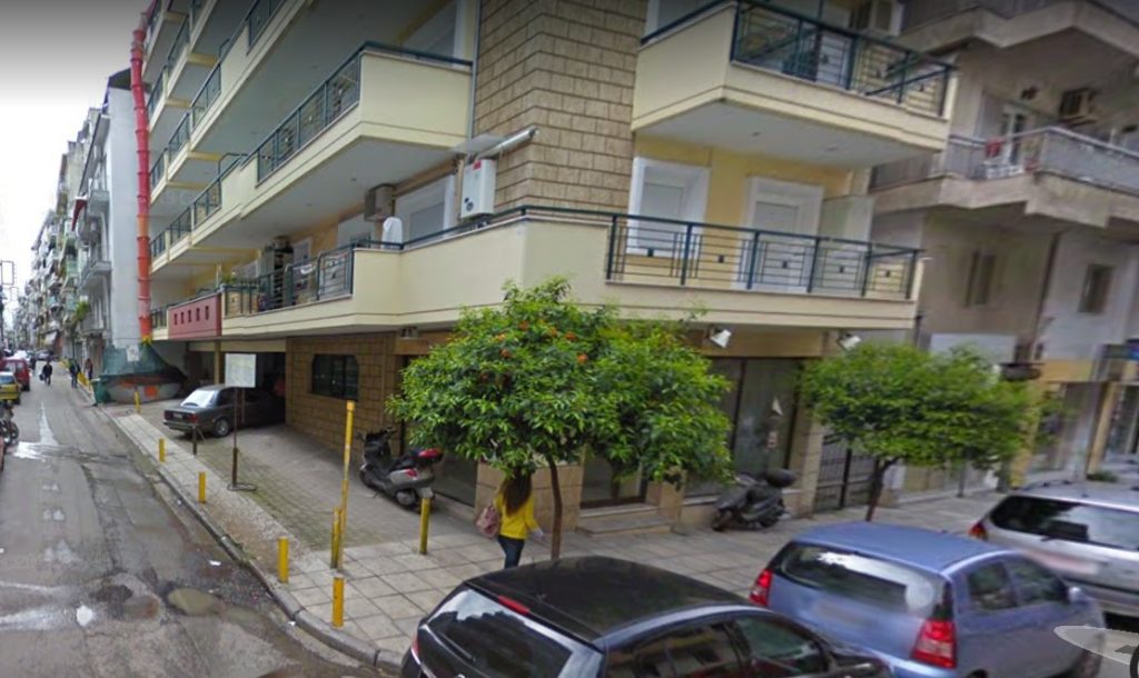 Πτώση γυναίκας από μπαλκόνι τρίτου ορόφου στη Θεσσαλονίκη