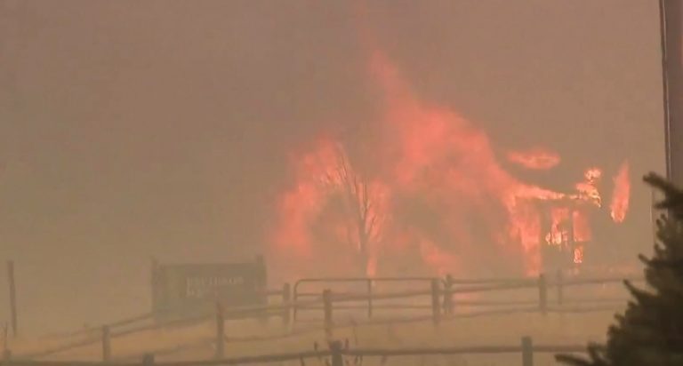 Στις φλόγες το Κολοράντο: Πάνω από 30.000 κάτοικοι εκκένωσαν τις εστίες τους