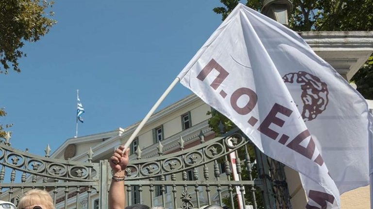 Θεσσαλονίκη: Συγκέντρωση διαμαρτυρίας υγειονομικών στο πλαίσιο της πανελλαδικής απεργίας της ΠΟΕΔΗΝ