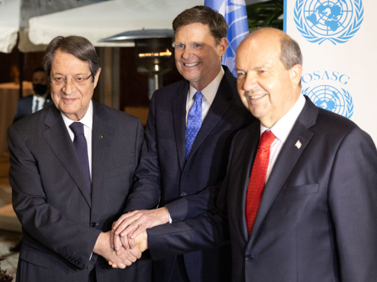 Η πρώτη κοινή συνάντηση των Ν. Αναστασιάδη και Ε. Τατάρ με το νέο Αντιπρόσωπο του γγ του ΟΗΕ στην Κύπρο (video)