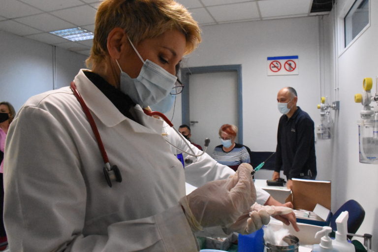 Γ. Ατσαλάκης: Ανησυχεί ο αριθμός θανάτων που παραμένει υψηλός – Δεν έχουμε ξεμπερδέψει με τη Δέλτα (video)