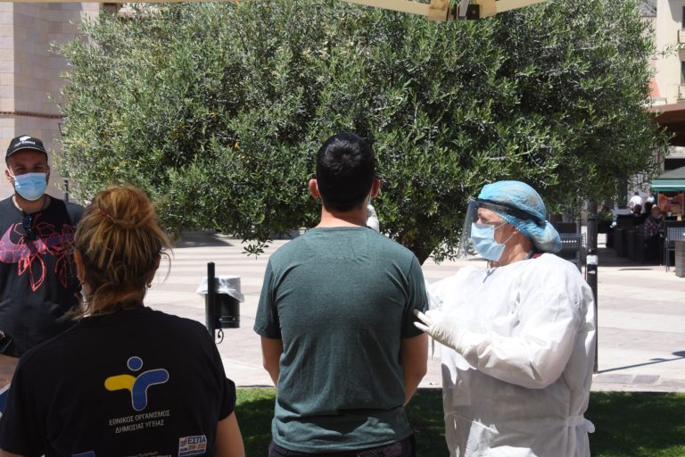 Κορονοϊός: 90 θάνατοι, 708 διασωληνωμένοι, 3.225 νέα κρούσματα