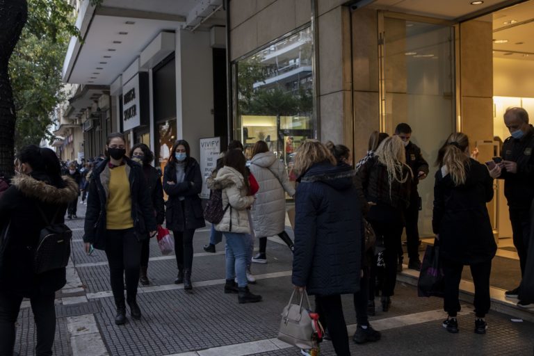 Ανοικτά σήμερα Κυριακή τα καταστήματα – Ξεκινά το εορταστικό ωράριο