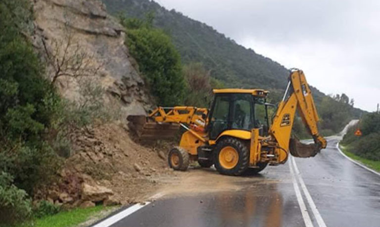 Μετακινείται το βουνό στο Κεράσοβο Αγρινίου – Πώς σχολιάζει το γεωλογικό φαινόμενο ο Ευθύμης Λέκκας (video)