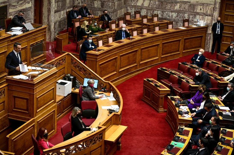 ΣΥΡΙΖΑ: Ο κ. Μητσοτάκης συνεχίζει το απόλυτο μπάχαλο – Σφοδρά πυρά κι άλλων κομμάτων