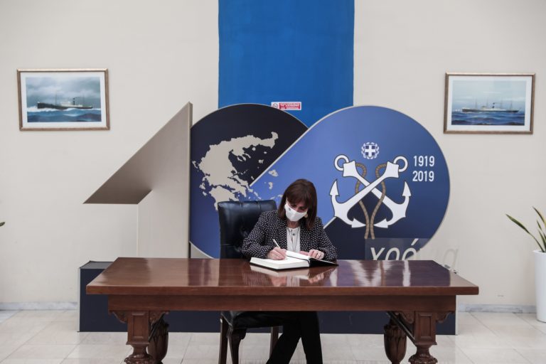 Στο Αρχηγείο του Λιμενικού η Πρόεδρος της Δημοκρατίας (video)