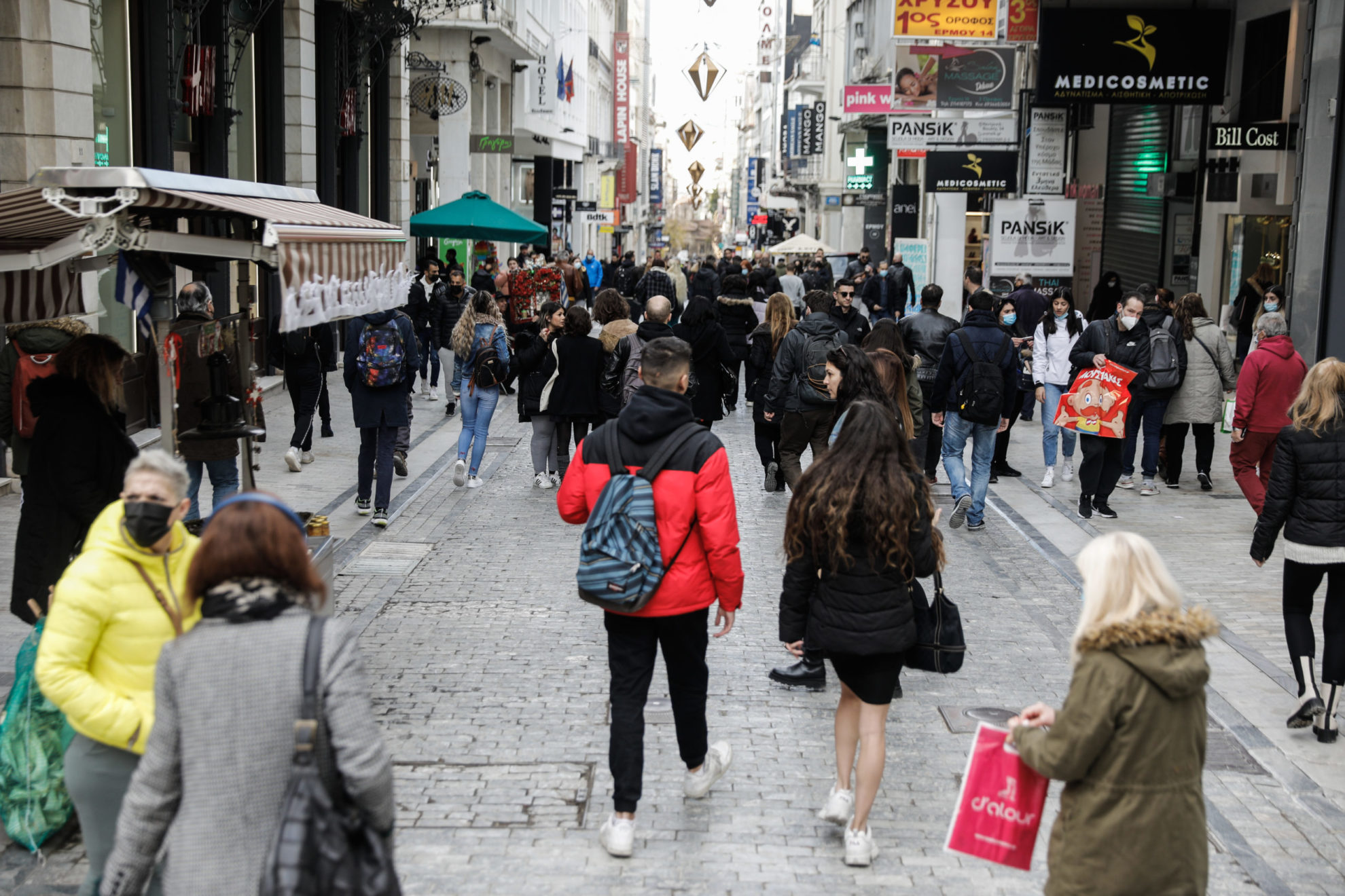 ΚΙΝΗΣΗ ΣΤΗΝ ΟΔΟ ΕΡΜΟΥ (ΓΙΩΡΓΟΣ ΚΟΝΤΑΡΙΝΗΣ/EUROKINISSI)