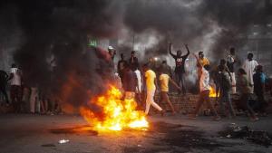 Σουδάν: Η αστυνομία χρησιμοποιεί δακρυγόνα για να διαλύσει διαδηλωτές κοντά στο προεδρικό μέγαρο στο Χαρτούμ