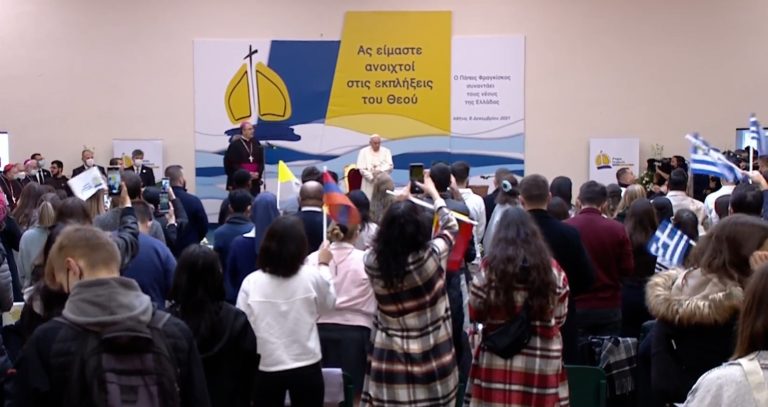 Η υποδοχή του Πάπα Φραγκίσκου στον Καθολικό Ναό του Αγίου Διονυσίου και η ομιλία του στους νέους (video)
