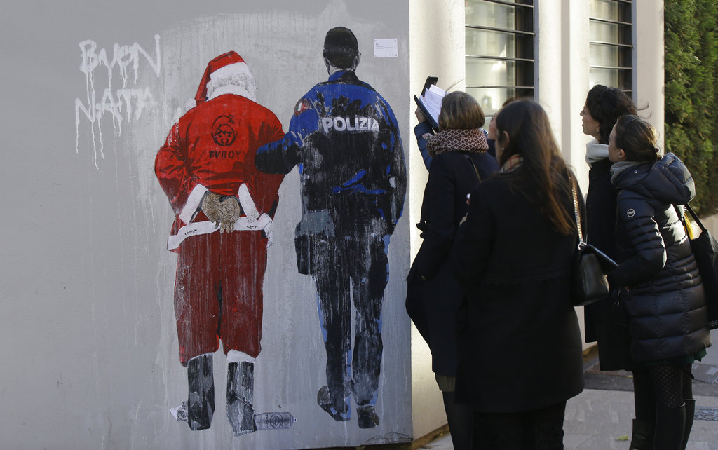 «Ο Άγιος Βασίλης δεν υπάρχει» — Σάλος με τη δημόσια «αποκάλυψη» επισκόπου στη Σικελία