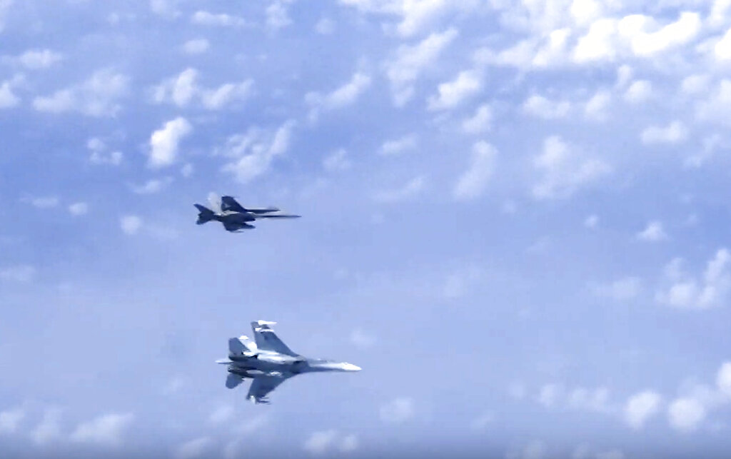 Επεισόδιο στη Μαύρη Θάλασσα μεταξύ ρωσικών μαχητικών Sukhoi και γαλλικών Rafale και Mirage