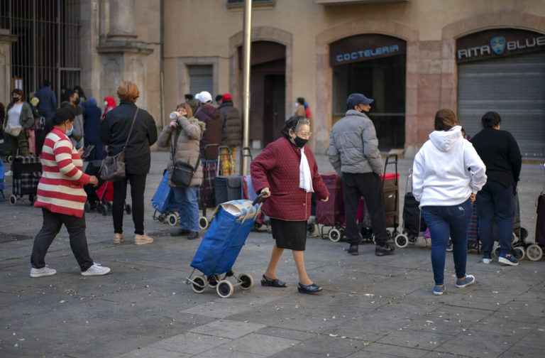 Ισπανία: Αύξηση των νεών κρουσμάτων με το 90% του πληθυσμού εμβολιασμένο
