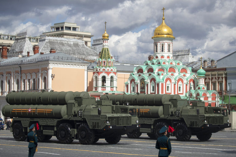 Ρώσος πρέσβης στην Ουάσιγκτον: Θα απαντήσουμε στις στρατιωτικές απειλές των ΗΠΑ