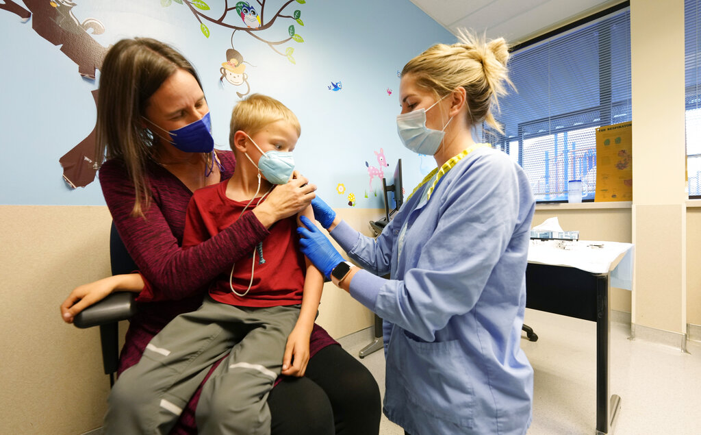 Π. Γαλιατσιάτος (Παν. Johns Hopkins): O ιός δεν κοιτάζει ηλικίες – Tο εμβόλιο για τα παιδιά είναι ασφαλές (video)