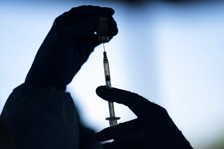 Επιχείρησε να εμβολιαστεί με ταυτότητα άλλου προσώπου