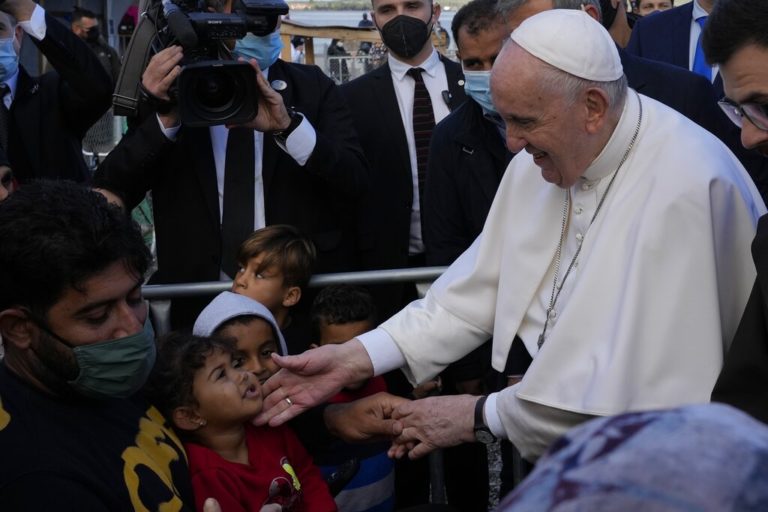 Πάπας στη Λέσβο: Να σταματήσει το ναυάγιο του πολιτισμού