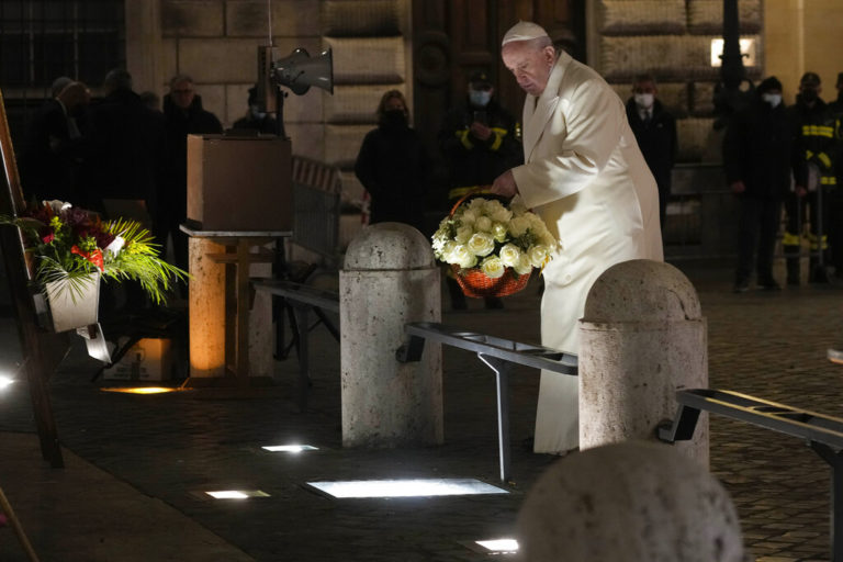 Ρώμη: Πρωινό προσκύνημα του Πάπα Φραγκίσκου στο άγαλμα της Αμώμου Παναγίας στην Piazza di Spagna – Αναμονή για την αναφορά του ταξιδιού του σε Ελλάδα και Κύπρο