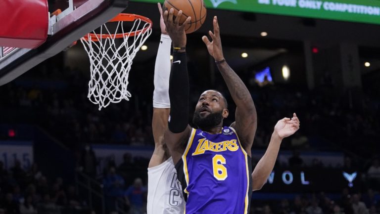 NBA: «Καθάρισε» για τους Λέικερς ο Λεμπρόν, νίκησαν στην επιστροφή του Ντουράντ οι Νετς