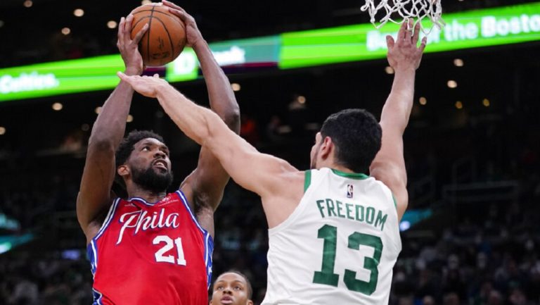 NBA: Πήραν το ντέρμπι οι Σίξερς με τρομερό Εμπίντ, «ρεσιτάλ» τριπόντων οι Ουόριορς του Κάρι (videos)